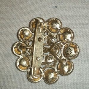 Stella & Dot Jewelry - Stella & Dot Gold/White 'Paradise' Brooch Stella & Dot Jewelry - Stella & Dot Gold/White 'Paradise' Brooch